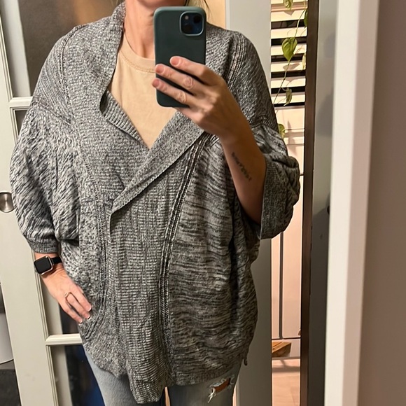 Women's LuluLemon Yoga Sweater - Picture 7 of 7